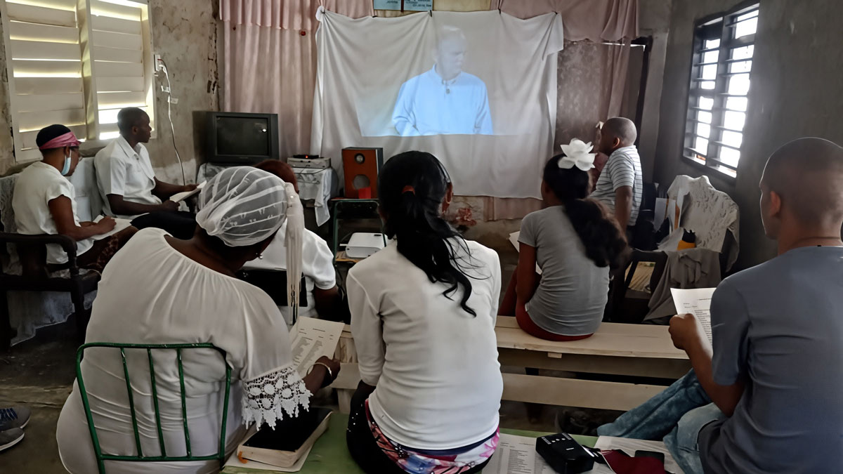 Cubans-Being-Trained-to-Start-Live-Schools