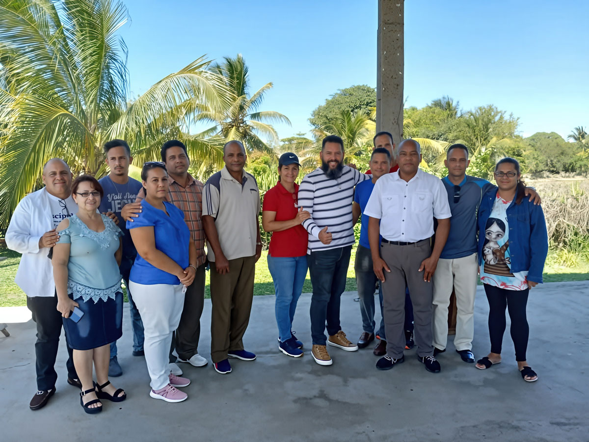 Cubans-Being-Trained-to-Start-Live-Schools2